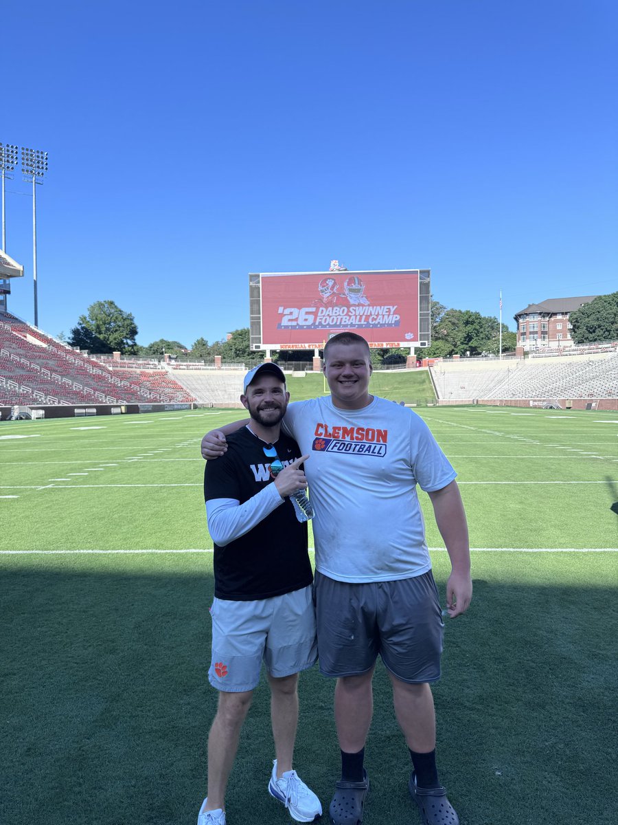 ThomasInkelaar's tweet photo. Had a great time and experience at the Dabo Swinney Clemson football camp @ClemsonFB.  Thank you for the invite. @CoachMattLuke @carson_cramer @TyroneC55 @ACJaguarFB @Coach_DTuttle @PIAthletes #blessed #clemsonfootball #solidorange #joshua1:9 https://t.co/yp1A9zxG7u