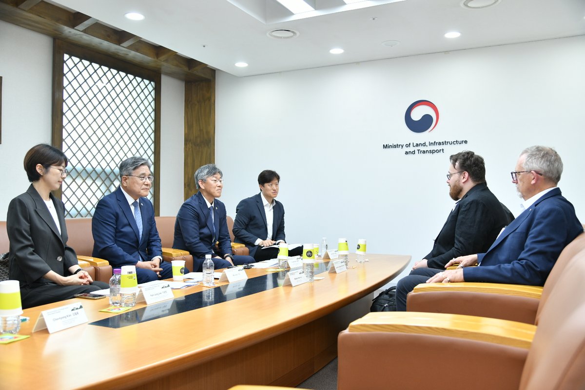AdmorofKHS's tweet photo. 국토교통부는 앞으로 유네스코의 자문 결과를 바탕으로 국제 기준에 부합하는 세계유산영향평가를 충실히 추진하고, 자문 내용을 개발계획에 면밀히 반영해 국가유산청과 지속적으로 협력해 나갈 예정입니다.

앞으로도 국가유산청은 국내외 관계 기관과의 협력을 통해 세계유산의 체계적인 보존과 관리에 힘쓰고, 이번 태릉·강릉 세계유산영향평가가 국제사회에 널리 공유될 수 있는 모범적인 사례로 자리매김할 수 있도록 노력하겠습니다.