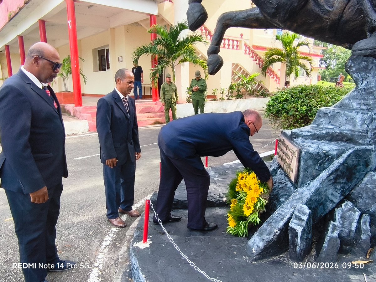 EtecsaCfgos's tweet photo. Ofrenda floral en el Monumento a Maceo, única en su tipo en la región central, por cuadros destacados en el 2025, durante el acto de la Firma del Código de Ètica de @EtecsaCfgos en la Región Militar Cienfuegos

#CódigoDeÈtica
#EtecsaConCuba https://t.co/jsjl8Nqgcx