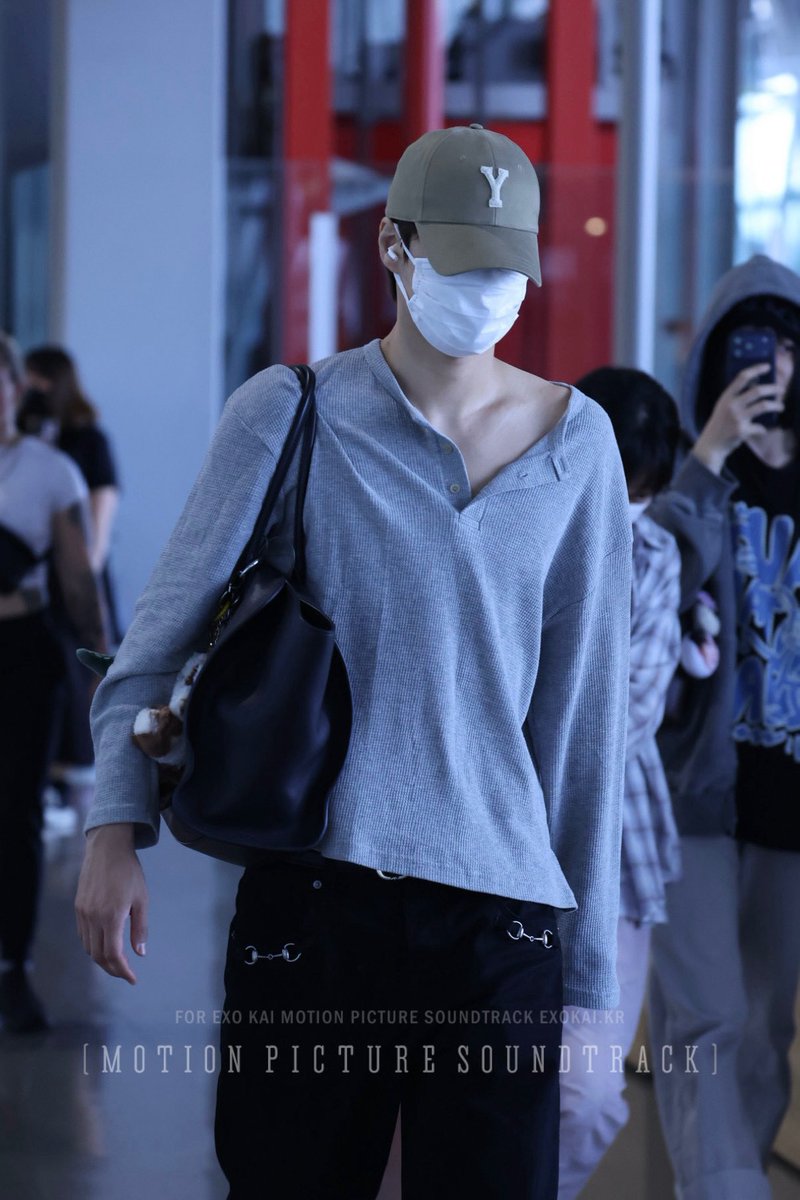 Ace_BBH's tweet photo. Jongin is on his way back to Korea alone!! Seems like he got another schedule before the Jakarta concert 😭 the other members will probably be going straight to Jakarta from Osaka!! https://t.co/f5usrHhwbv