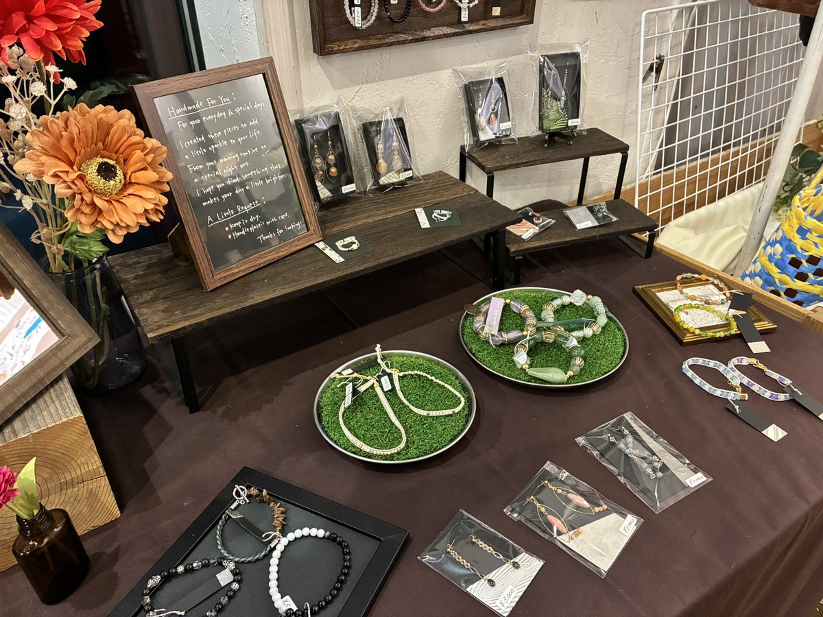 売店からハンドメイドアクセサリーをご紹介✨ 手作りの温もりを感じる