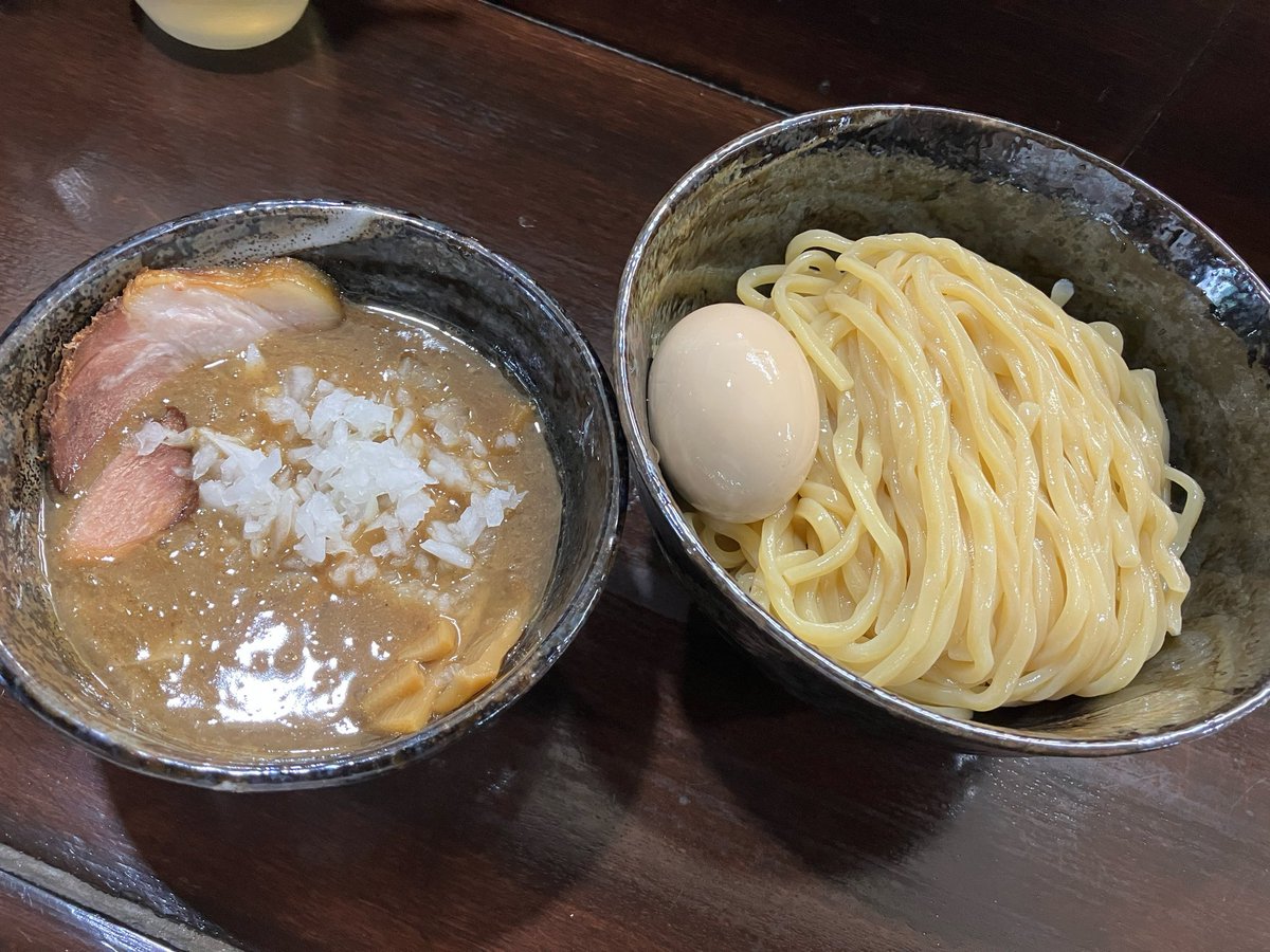 tarosukeeee_e's tweet photo. 近所で気になってた涼風さん🍜王道魚介豚骨つけ麺、味濃いめのドロつけ汁に太麺がピッタです。ワイの好きなつけ麺はこれなんや…！となる一杯でした、ごちそうさまでした🙏 https://t.co/hzIz32lo9l