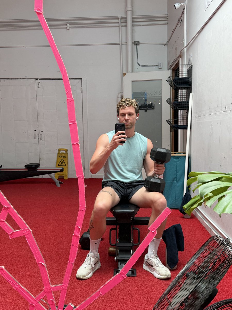 HuntskiiS's tweet photo. I love my ghetto gym https://t.co/bFGEyAAWJ4
