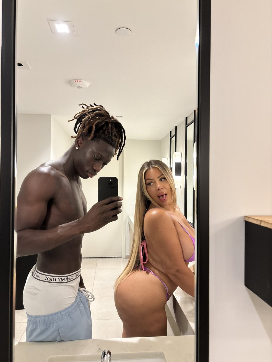 Cliveoff's tweet photo. Il s’est passé quoi après cette photo à votre avis ?? 😂🍑💦 https://t.co/MsxIWgkp6w