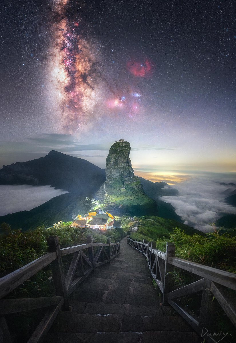 FanjingMountain's tweet photo. When night falls on #MountFanjing, the dazzling stars come within arm's reach.
This is where the world fades away, and only the universe remains. #Nature #StarryNight https://t.co/9eTXqczlU2