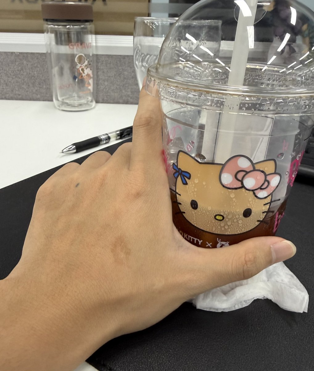 ForLovetp's tweet photo. 终于知道为什么在广东的Kitty猫是黑皮了 https://t.co/RG2m6eTSow
