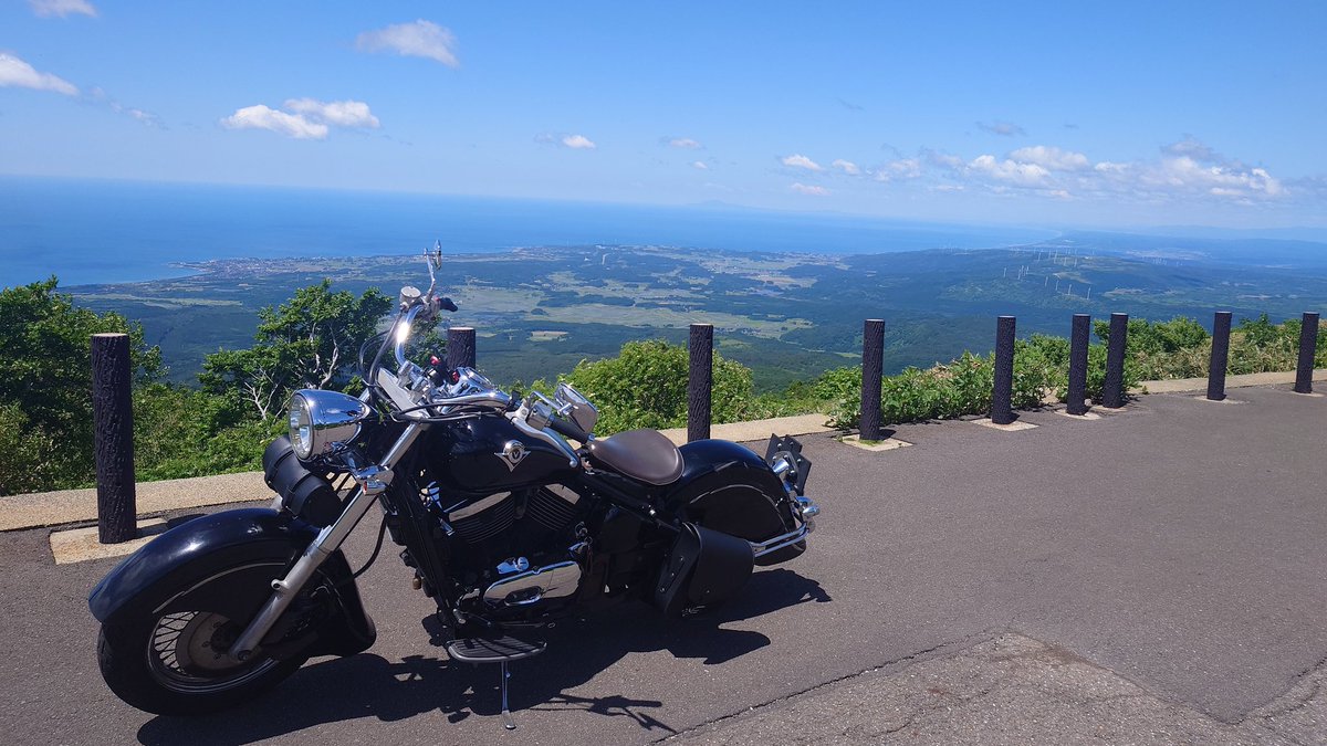 KazuBiBiBiSH's tweet photo. 今日は天気がいいので
いつものコース&amp;ブルーラインへ🏍️
薄着できたからちょっと肌寒い🍃

①吹浦
②遊佐の道の駅にてプリンサンド🤤
③ブルーライン
④稲倉山荘にて☕←今ここ https://t.co/WtxlAitLsK