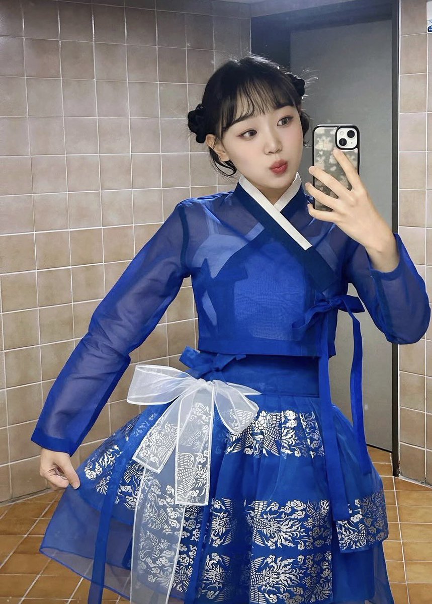sarang_ggg's tweet photo. 오랫동안 허사랑 한복의 인연이 된
가수 윤세연 흥해라!!!!!! 🦋 https://t.co/bUOzcjBs10