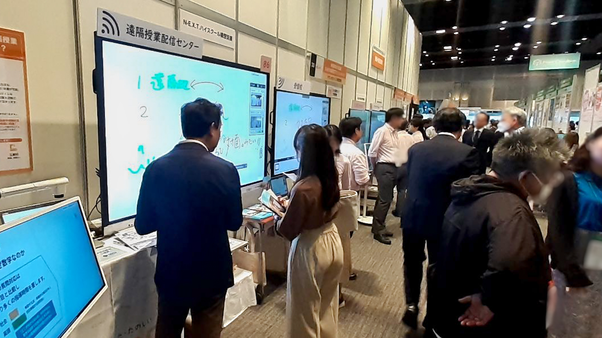 elmojapan's tweet photo. ＼ NEW EDUCATION EXPO2026 開催中✨／
#NEE2026 東京、1日目から大盛況🙌
ELMOブースではN-E.X.T.ハイスクール構想を支援するソリューションや次世代電子黒板など、多彩な教育ICTをご体験いただけます🍀
「ブースNo.30」にぜひお越しください！

▼出展詳細はこちらから
https://t.co/AlAMiCchy3 https://t.co/upzbMTQLa4