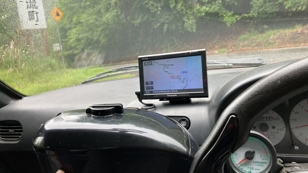 blade512d's tweet photo. 土坂峠でお昼
生憎天気が悪いので車の中でバイク弁当 https://t.co/804PgA84Ev