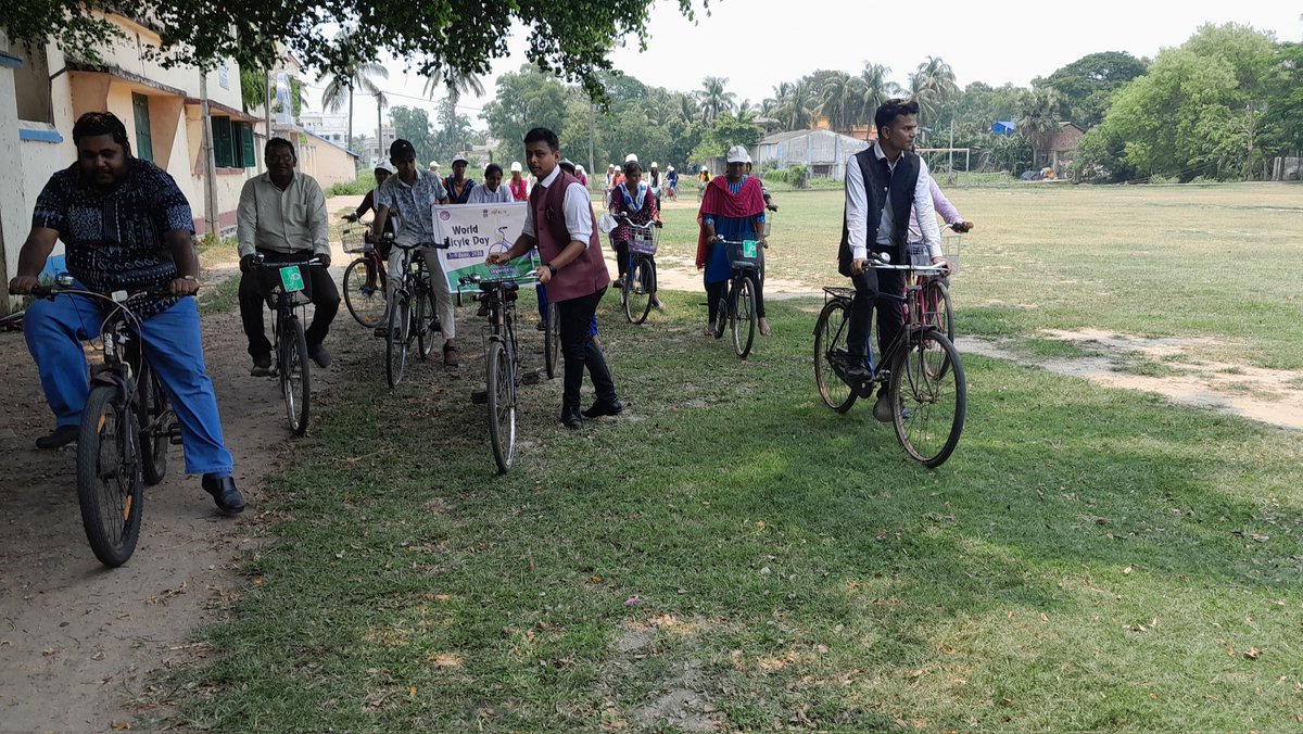 NssMoyna's tweet photo. World Bicycle Day 2026 🚴‍♀️

Moyna College NSS Unit 3 proudly observed World Bicycle Day in the presence of Shri Agnimeel Das, Hon'ble Regional Director, NSS Regional Directorate Kolkata.@_NSSIndia @rdnss_kolkata @MYBharatHQ @YASMinistry https://t.co/HkR69oDLQD