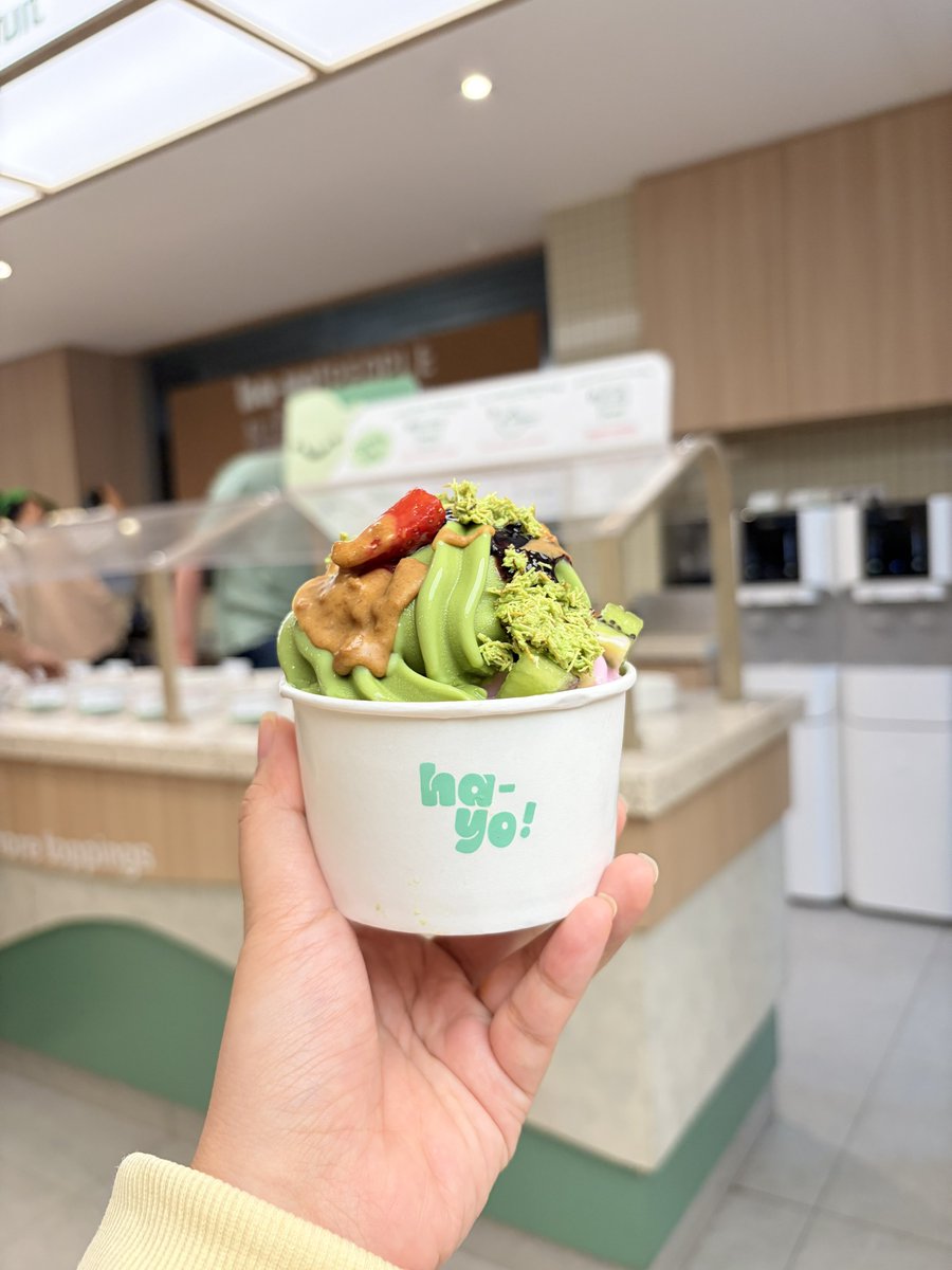 nocturnalcutie's tweet photo. ke negara BLOK-M GUYS! ha-yo frozen yogurt dah ada di pasaraya, bisa ambil sebanyak yg kalian bisa asal muat 1 cup, pilihan toppingnya lengkap dr saus sampe kunafa https://t.co/0yaP1AMGhP