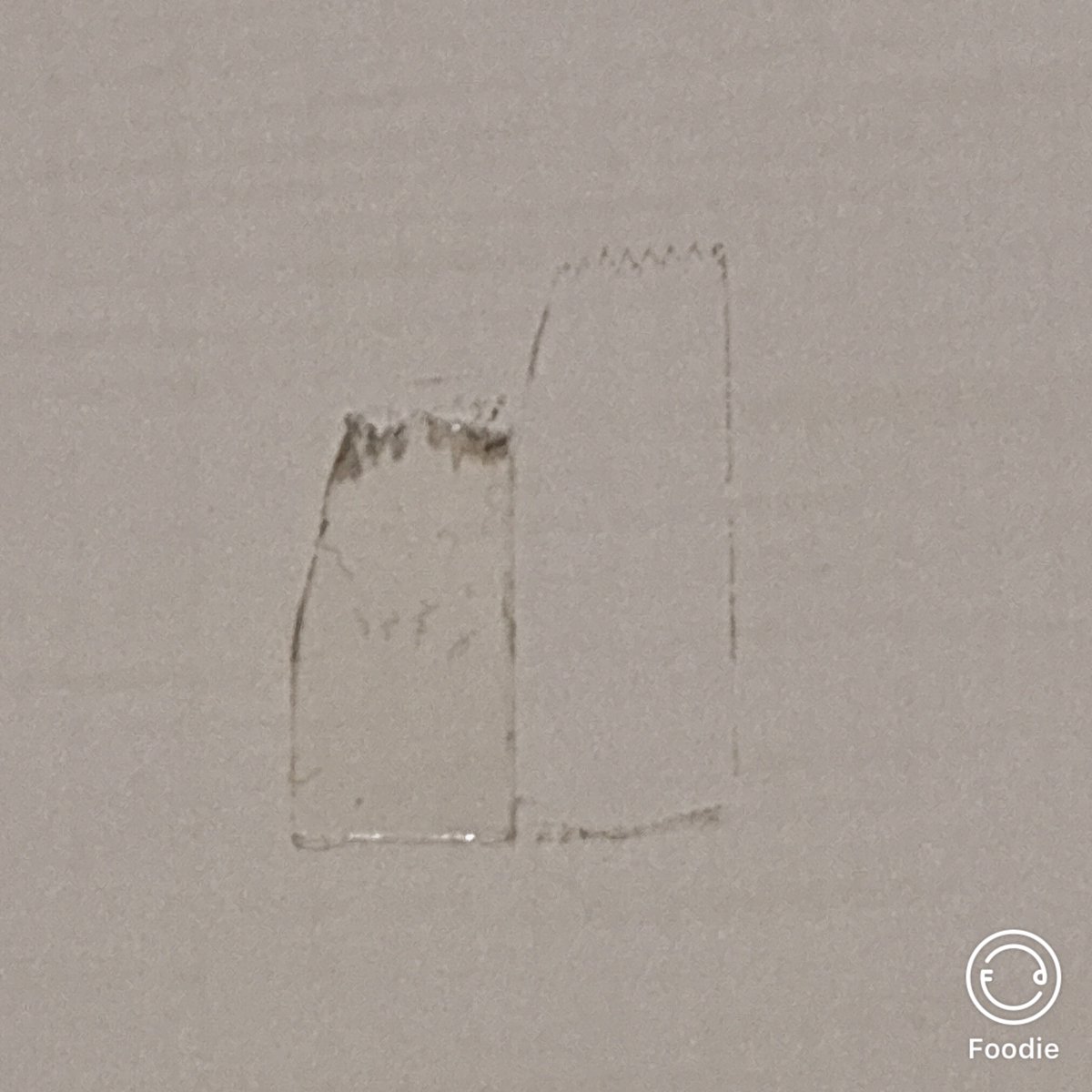 _mimitto777's tweet photo. 壁に残ったテープ跡が、何度見ても、猫にしかみえない…。猫病だわきっと。
#今日の一枚 #らくがき #ねこ #neko #店員 #アイコン
#セロハンテープ  #白猫 #ハチワレ #オリジナル https://t.co/2kLF0YkYdi