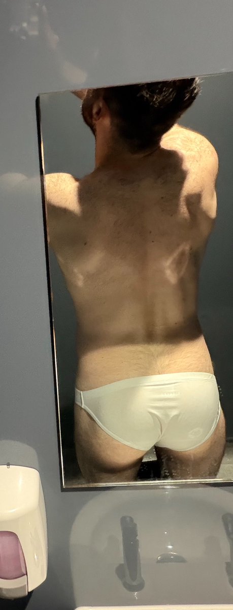 TheConnorWilde's tweet photo. Who wants to join me in the gym? 

#gay #briefs #irish https://t.co/7t7GCntwbC