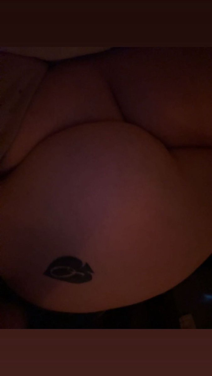 vampslvt1's tweet photo. happy wagon wednesday <3

#phatass #needy #princess #needy #spankme https://t.co/YCRfYUT0bX