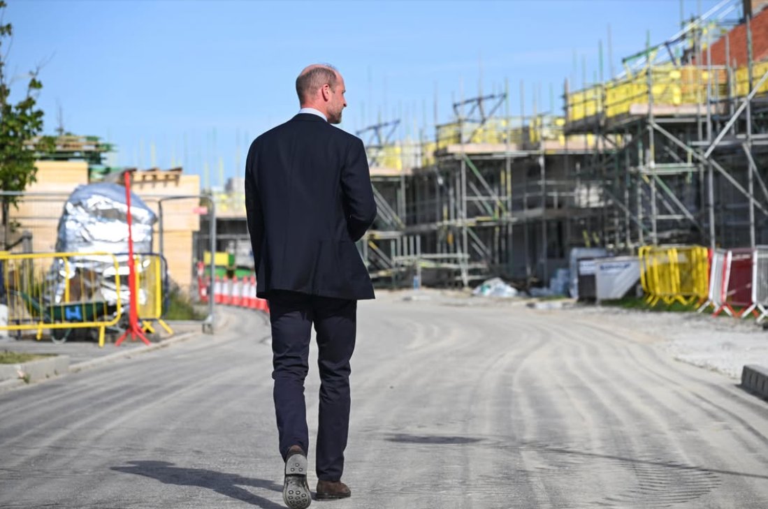 bornfirstkindly's tweet photo. You are not walking alone William. We're here with you all the way.💙❤️💙

Prince William inspects construction at Nansledan Newquay, a new housing development the Duchy has been funding. The homes are available to residents who have lived on Scilly for more than five years. https://t.co/gBJCkcIWgw