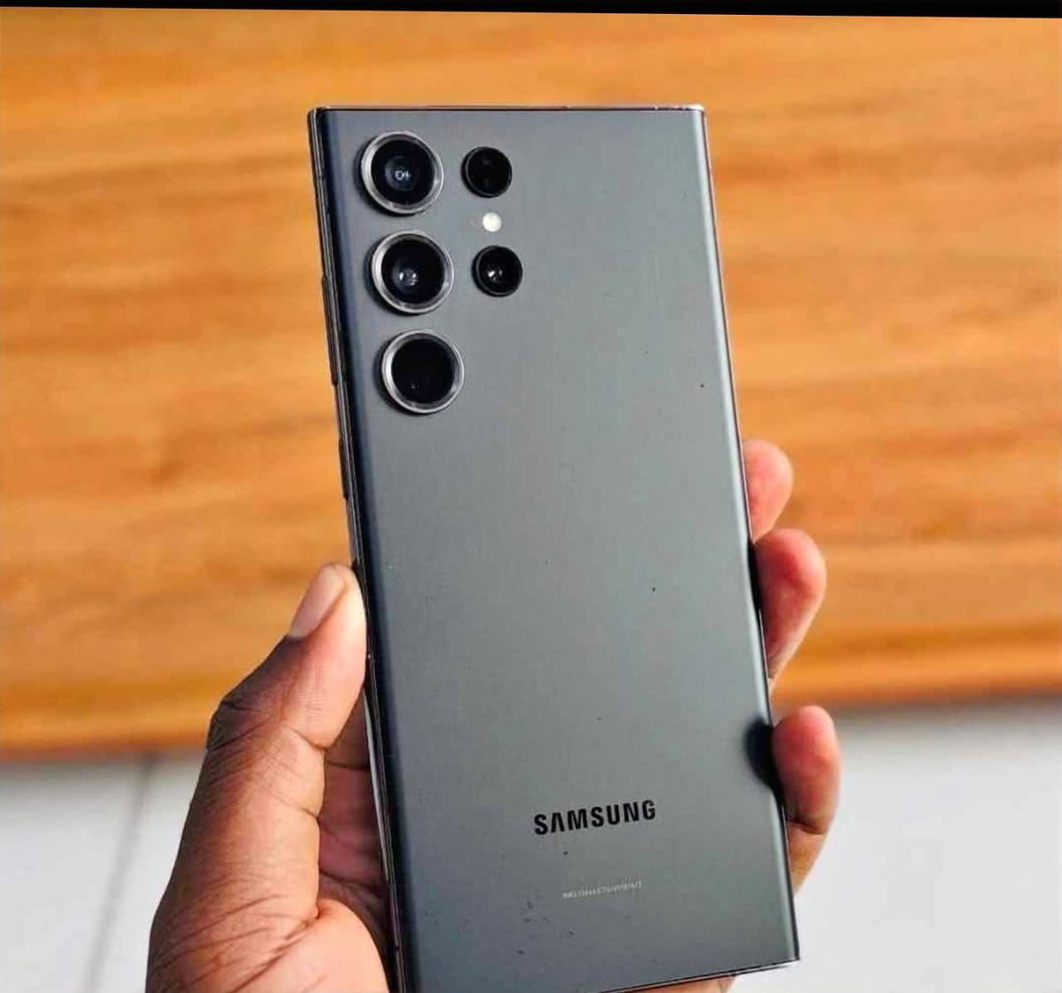 collo_skunky's tweet photo. 📱♠️WE SELL &amp; REPAIR PHONES♠️ 📱

⭐ What We Offer:
♦️ Brand New Smartphones
♦️ EX UK Phones – Tested &amp; Trusted
✅ All Phone Accessories Chargers, Cables,Earphones &amp; More
✅ Professional Phone Repairs
📌Location: Cookie house 1st floor shop 111
DM OR CALL..0741619610 https://t.co/qkzy7z16p6