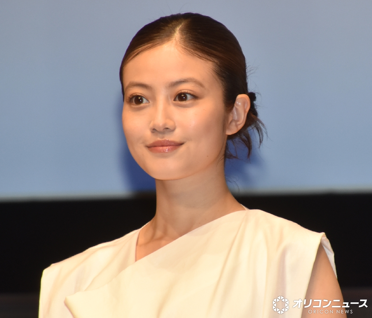 oricon's tweet photo. 河合優実『あんぱん』主演・今田美桜に感銘
「最初から最後まで明るく、太陽のよう」
⠀
🔻姉妹役で朝ドラ共演
尊敬の念とともに「プレッシャーも感じた」
https://t.co/E8s8R0tkR8
⠀
📺️2028年春の朝ドラ
『ほんのモキチ』脚本は宮藤官九郎 https://t.co/b22TqYc3t0