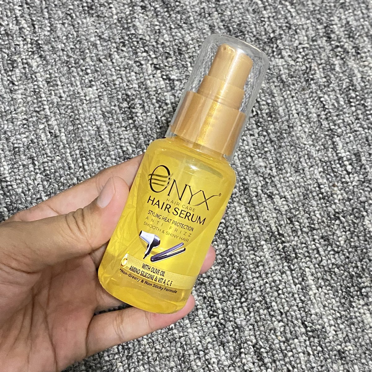 imutorgnya's tweet photo. Meskipun aku berhijab tapi urusan rambut tetep aku perhatiin juga 😭Karena jujur happy life starts with smell good hair HAHAHA

Makanya akhir-akhir ini lagi rutin pake Onyx Hair Serum 👀 https://t.co/6SKOCEhhOk