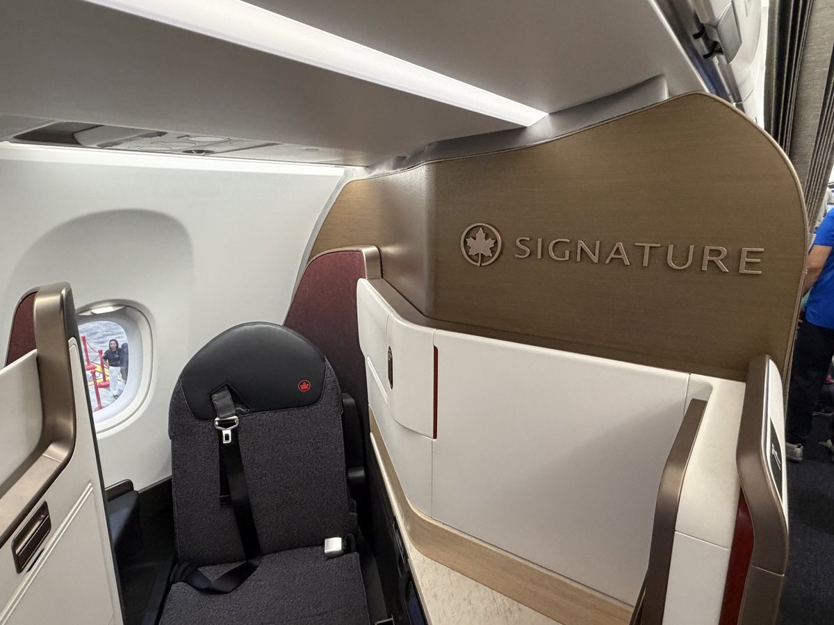DiogontheGo's tweet photo. Nuevo Airbus A321XLR de @AirCanada ,operará nuevas rutas como PMI o TFN entre otras muchas , este avión abre un abanico de posibilidades para las aerolíneas

- Destacar las pantallas cada vez más grandes y la desafortunada tendencia de los asientos dando la espalda a la ventana https://t.co/xZkqSEzoBT