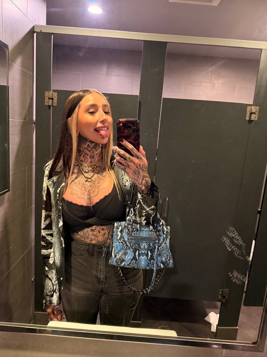 split_bri's tweet photo. hey https://t.co/gijWxVo2vp