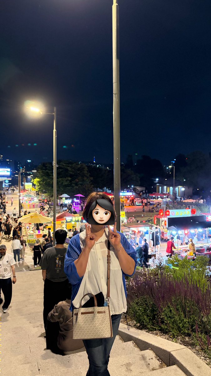 i6spitz's tweet photo. 韓国の思い出③
今までの渡韓では行ったことなかった漢江
お母さんがずっと漢江クルーズ船に乗るのが夢って言ってたから翻訳アプリ駆使してめちゃくちゃ頑張ってチケット取った🛳️
想像以上に感動してくれて良い親孝行ができたかな🥹漢江の夜は雰囲気がまじで最高❕❕ https://t.co/PtCaPSm252