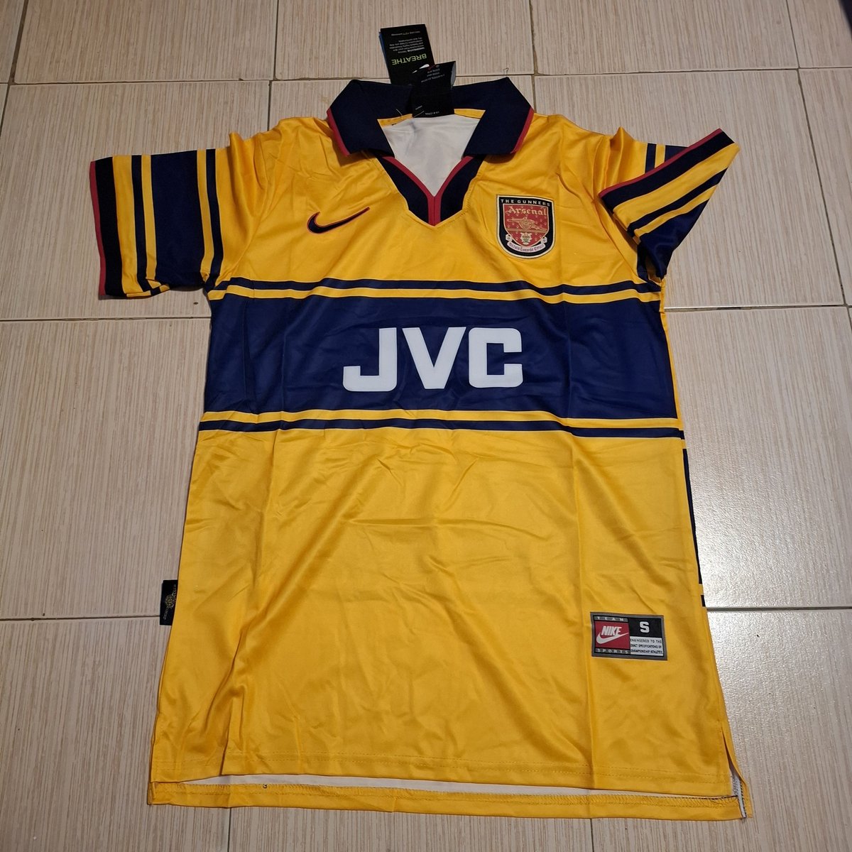 enochmuli2's tweet photo. Another fine morning to remind you I sell sports merchandise. 

 We have stocked  new vintages. 

Thread...

Ksh 1800

0741410828 📞 📞 

LOCATION.

starmall(Tom mboya street) next to zuri stage  3rd floor shop no. c4 https://t.co/AoH5S3qZyZ