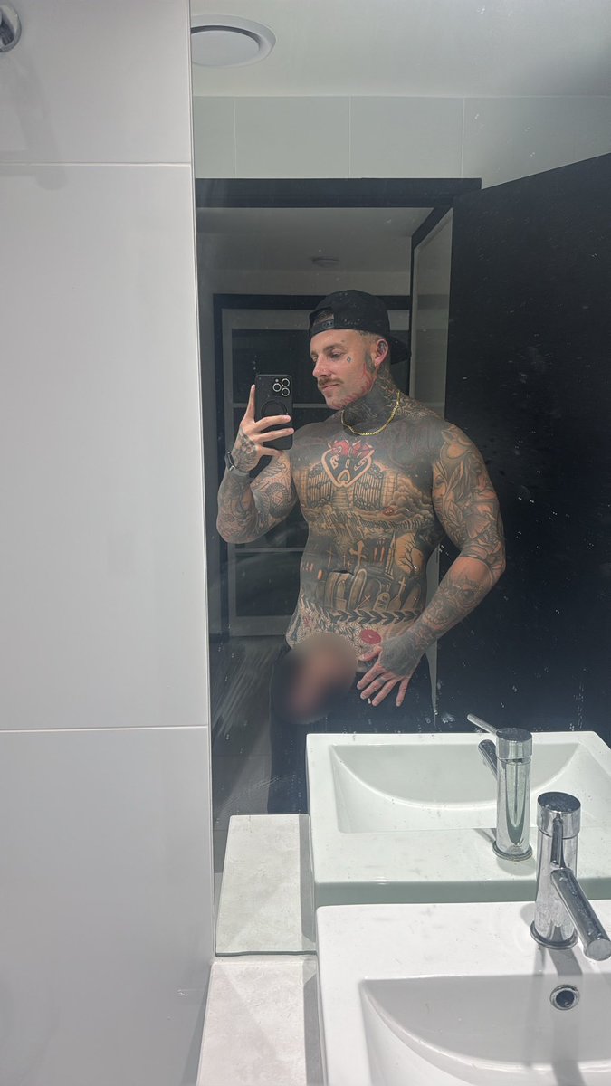 codxo96's tweet photo. Quickly rubbing one out while the contractors are at work on my house 😈🫢����🤫 https://t.co/rvIV6FzYCI