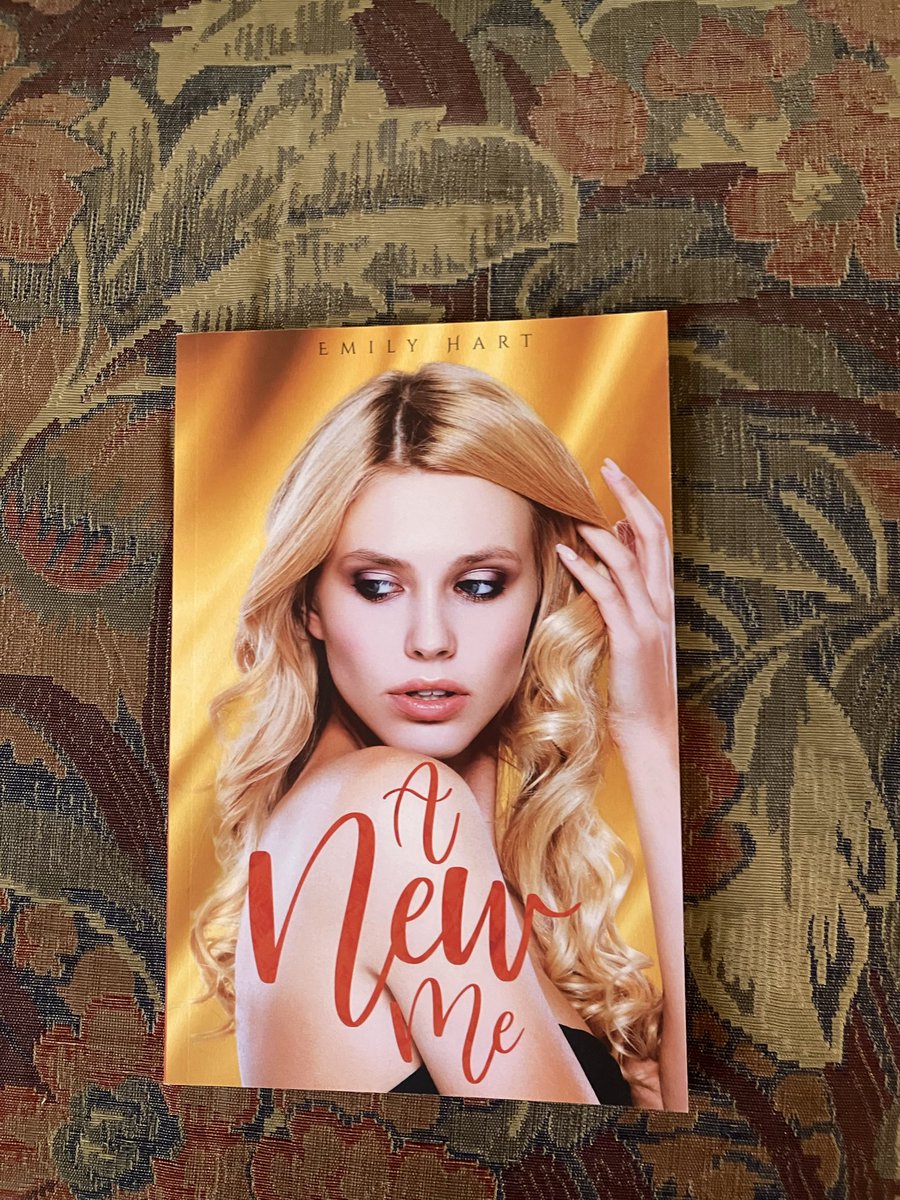 Meredith_author's tweet photo. FREE on Kindle ~ Sci-fi novella. 

A New Me by Emily Hart. FREE on Kindle presently. ~

A story about a girl who creates a girl just like her. Through the scientific breakthrough of being able to make a copy person. 🧍‍♀️ https://t.co/PNRZlEIF6K