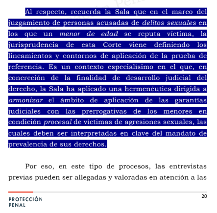 Ronaldsanabria1's tweet photo. AUNQUE LA VÍCTIMA HAYA CUMPLIDO 18 AÑOS SU DECLARACIÓN SIGUE SIENDO PRUEBA DE REFERENCIA ADMISIBLE
AP8910-2025

Consulta el análisis completo: https://t.co/lSvEMFvIAT

La Corte Suprema tomó una decisión importante sobre cómo se pueden usar las declaraciones de víctimas menores de edad en un juicio penal.

El caso trataba sobre un hombre condenado por delitos sexuales contra una menor de 14 años. Durante el proceso, la defensa intentó excluir unas entrevistas que la víctima había dado años antes ante un investigador y una psicóloga.

¿La razón? Que cuando llegó el juicio oral, la víctima ya era mayor de edad.

Sin embargo, la Corte explicó que lo importante no es la edad que tenga la víctima al momento del juicio, sino la edad que tenía cuando dio esas declaraciones.

Es decir, si la víctima era menor de edad cuando habló con las autoridades sobre los hechos, esas entrevistas pueden ser utilizadas posteriormente en el juicio como prueba.

La Corte señaló que esta regla existe para proteger a niños, niñas y adolescentes de tener que repetir una y otra vez relatos traumáticos en distintos escenarios judiciales. En otras palabras, busca evitar la revictimización.

Además, la Sala aclaró algo muy importante, no basta con decir que una prueba es “de referencia” para que automáticamente pierda valor o se excluya. Quien quiera cuestionarla debe demostrar concretamente por qué fue obtenida o incorporada de manera ilegal.

Por esa razón, la Corte decidió no admitir la demanda presentada por la defensa y dejó en firme la condena.

Más allá del caso concreto, la decisión deja una regla clara para futuros procesos, en delitos sexuales contra menores, las entrevistas realizadas cuando la víctima aún era menor sí pueden ser valoradas por los jueces, incluso si años después esa persona ya es adulta.