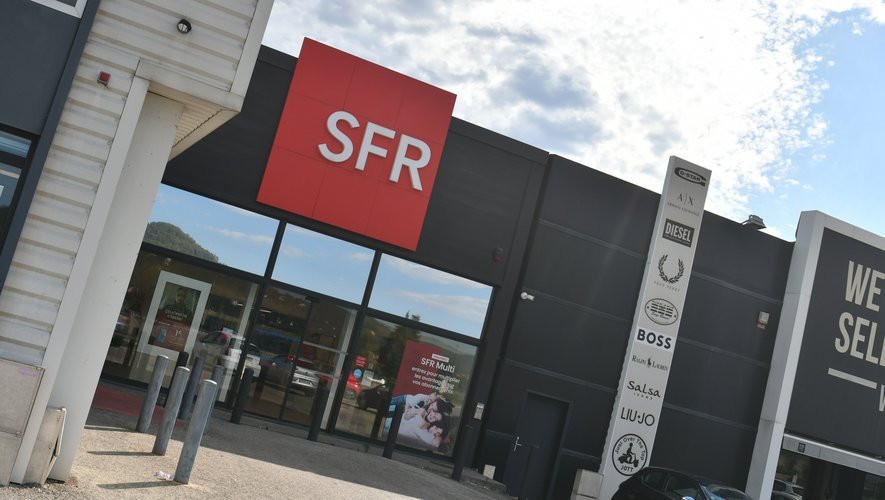 F_Desouche's tweet photo. Alès (30) : Le procès du braquage d’une boutique SFR renvoyé… car l’avocat de la défense se trouve lui-même en prison, suspecté d’avoir fourni divers objets à des détenus appartenant à la DZ mafia

https://t.co/aXKkd0ORRC https://t.co/80hEEfz2PQ