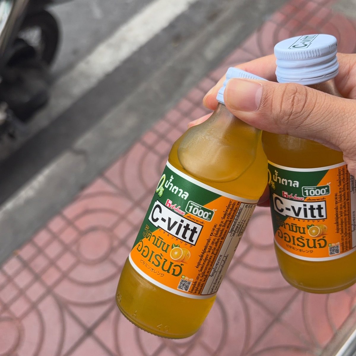mrguy289_'s tweet photo. ไม่รู้ถ่ายทำไมแต่ C-Vitt เข้าสปอนได้ จะเอามาชงกินกับกาแฟทุกเช้าเลย https://t.co/iuz3sSxhry