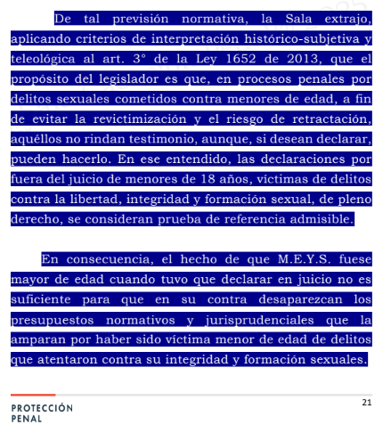 Ronaldsanabria1's tweet photo. AUNQUE LA VÍCTIMA HAYA CUMPLIDO 18 AÑOS SU DECLARACIÓN SIGUE SIENDO PRUEBA DE REFERENCIA ADMISIBLE
AP8910-2025

Consulta el análisis completo: https://t.co/lSvEMFvIAT

La Corte Suprema tomó una decisión importante sobre cómo se pueden usar las declaraciones de víctimas menores de edad en un juicio penal.

El caso trataba sobre un hombre condenado por delitos sexuales contra una menor de 14 años. Durante el proceso, la defensa intentó excluir unas entrevistas que la víctima había dado años antes ante un investigador y una psicóloga.

¿La razón? Que cuando llegó el juicio oral, la víctima ya era mayor de edad.

Sin embargo, la Corte explicó que lo importante no es la edad que tenga la víctima al momento del juicio, sino la edad que tenía cuando dio esas declaraciones.

Es decir, si la víctima era menor de edad cuando habló con las autoridades sobre los hechos, esas entrevistas pueden ser utilizadas posteriormente en el juicio como prueba.

La Corte señaló que esta regla existe para proteger a niños, niñas y adolescentes de tener que repetir una y otra vez relatos traumáticos en distintos escenarios judiciales. En otras palabras, busca evitar la revictimización.

Además, la Sala aclaró algo muy importante, no basta con decir que una prueba es “de referencia” para que automáticamente pierda valor o se excluya. Quien quiera cuestionarla debe demostrar concretamente por qué fue obtenida o incorporada de manera ilegal.

Por esa razón, la Corte decidió no admitir la demanda presentada por la defensa y dejó en firme la condena.

Más allá del caso concreto, la decisión deja una regla clara para futuros procesos, en delitos sexuales contra menores, las entrevistas realizadas cuando la víctima aún era menor sí pueden ser valoradas por los jueces, incluso si años después esa persona ya es adulta.