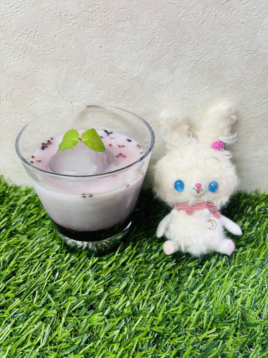 nachuchu_no_chu's tweet photo. 桑の実、私が枯らせた木を父が復活させて
実を摘んで届けてくれた
リアル花咲かじいさん🥰お父さんすごい
いつもありがとう♥️ジャムにしたよ

#Berry🐇
#nachu♡ https://t.co/XEvimbJ5LA
