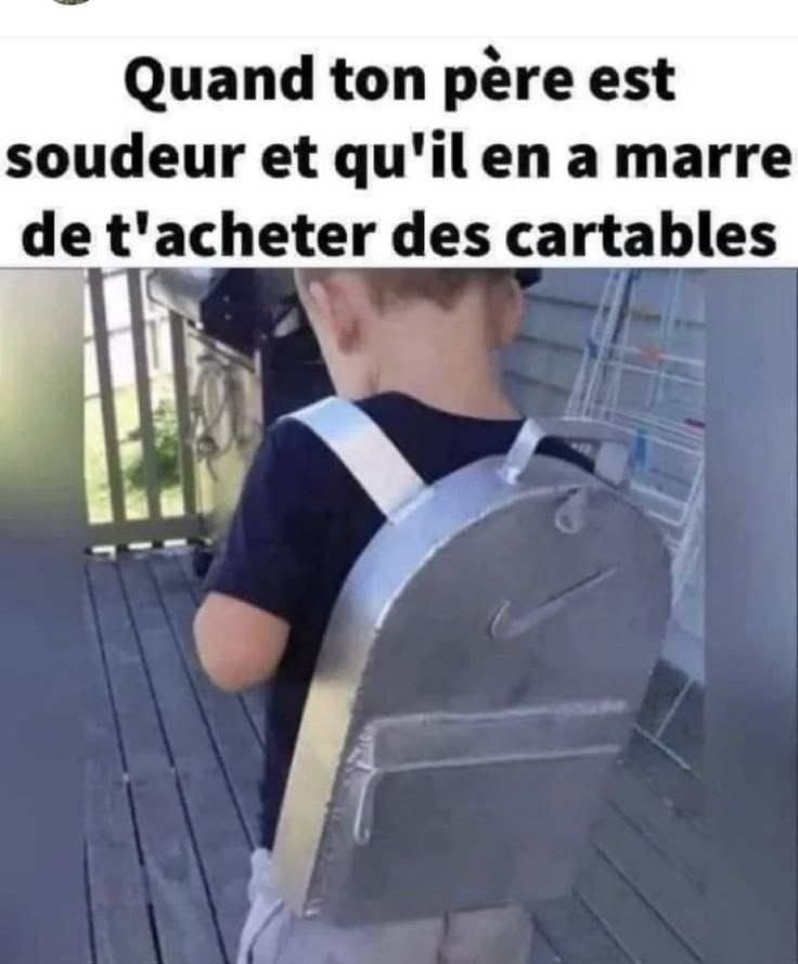 DjangoCanelle's tweet photo. Il est sympa le cartable. 
Ce gamin va faire des jaloux😂😂 Personne n'aura le même, c'est sûr et certain 😂😂 https://t.co/uLgvhmUy5f