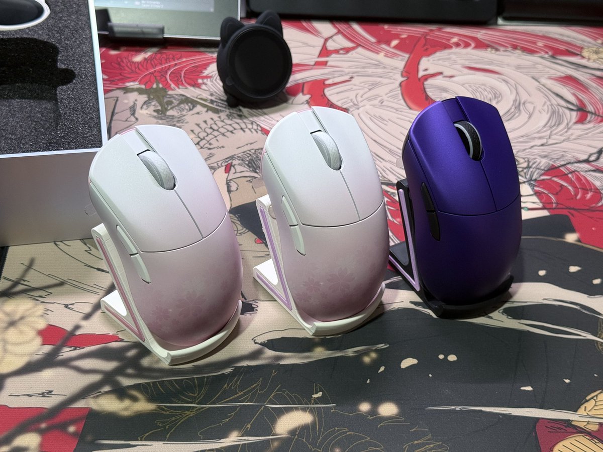 MimoryVT's tweet photo. Now that the wives have received their b-day (and Bee-day) gifts, I can post that the @AbyssVTG wives have been EQUIPPED with some very pretty #wlmouse huans.

It was heccing expensive to ship these but I’m glad I got to share my big nerdy mouse hobby with the wives! https://t.co/NCXqoEotOv