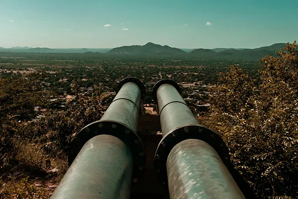 GreatHunan's tweet photo. Casing vs. Tubing: Same Standard, Different Mission 🎯 Both fall under API 5CT, but here's the breakdown:
🛡️ Casing = The well's backbone. Installed during drilling to stabilize the borehole and isolate formations. 
⛽ Tubing = The production highway. Runs inside casing to bri... https://t.co/9SZtCmk5g4