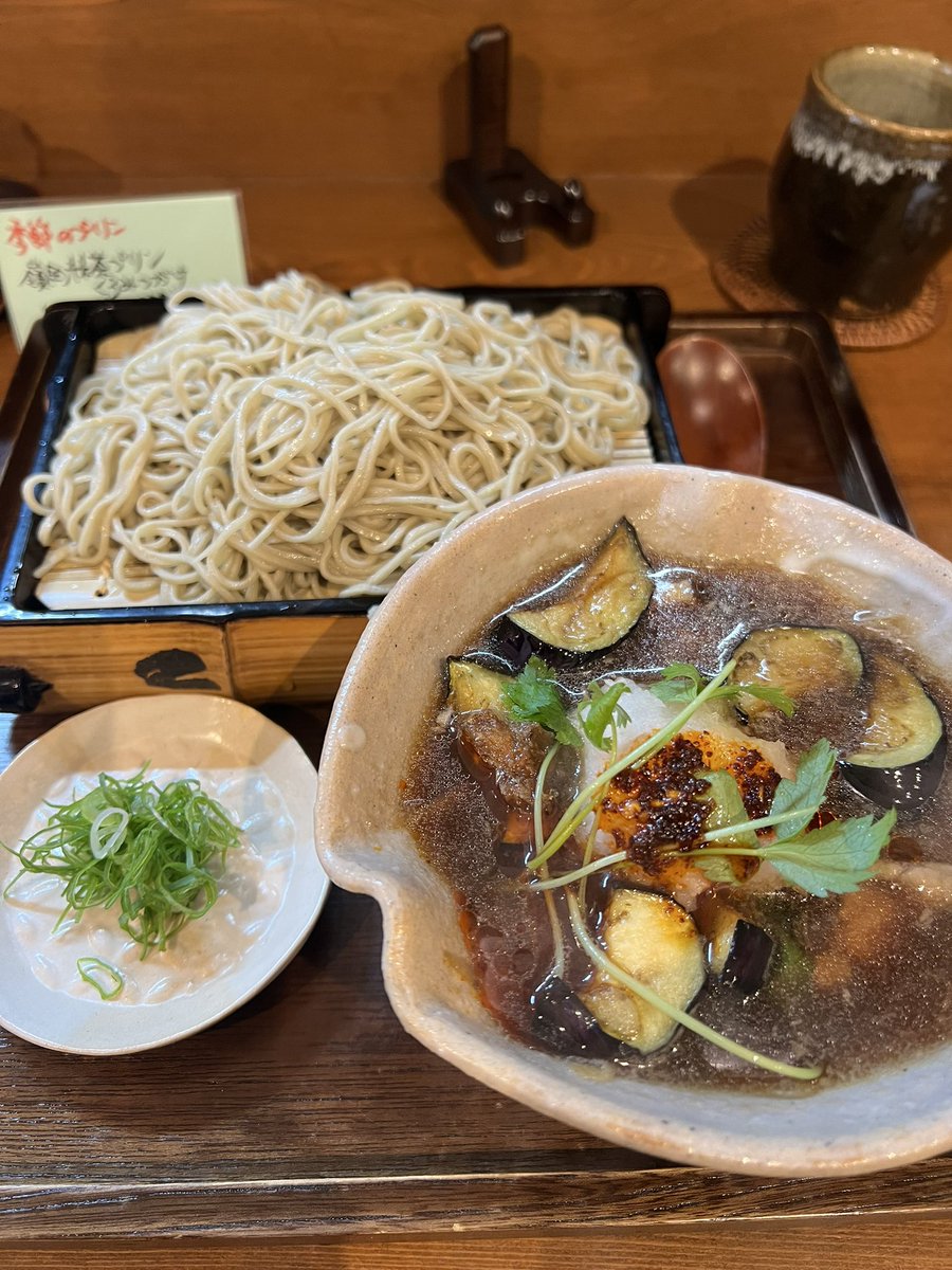 gen__uine's tweet photo. 今日は地元の人気店、蕎麦割烹ながのさんで辛味鴨せいろ（大盛り）。こちらは和食出身の大将によるそば前というより和の一品それぞれも魅力で昼に食事だけするのがつらい。今日は両隣の男性それぞれちゃんとコースで食べて一杯やってた😭 https://t.co/ND2joC6uoO