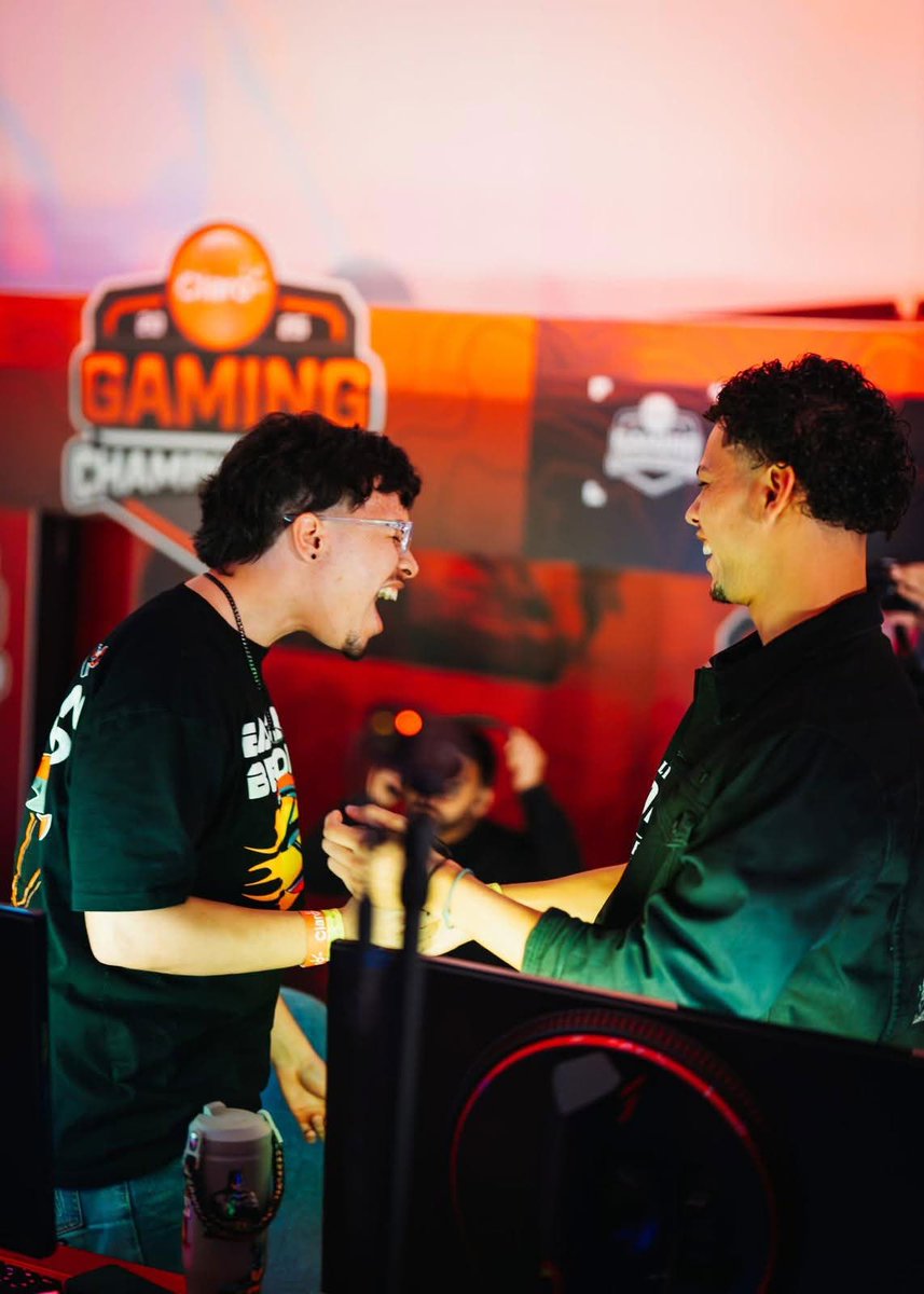 SOLOdimeMAGA's tweet photo. 2v2 killrace Switch Champ🏆, 300POT💸
w/ @Johansitooo_  Host By @DonWikii  
Dedicado a @ATOMIC_OrgTop @AllStar_Juhn @Johansitooo_ @RivJeziel @YOMO_Gaming
@Mara_Tamps @DClutchTTV @xKSPER 🫱🏽‍🫲🏾....(✝️) https://t.co/LrvpTd2fTM