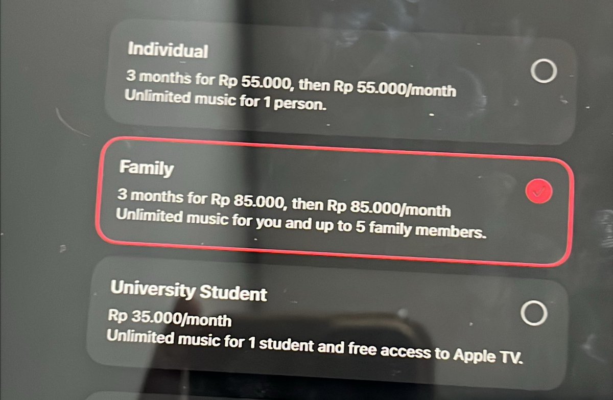 baputbuput's tweet photo. ada yang mau ikut ptpt apple music gaaak 85k buat 3 bulan. sfu #zonauangㅤ https://t.co/DaEuqDhZlF