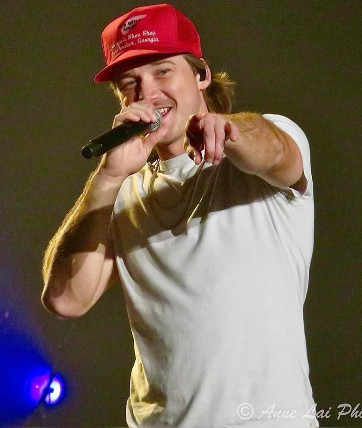 Official Morgan Wallen tweet media