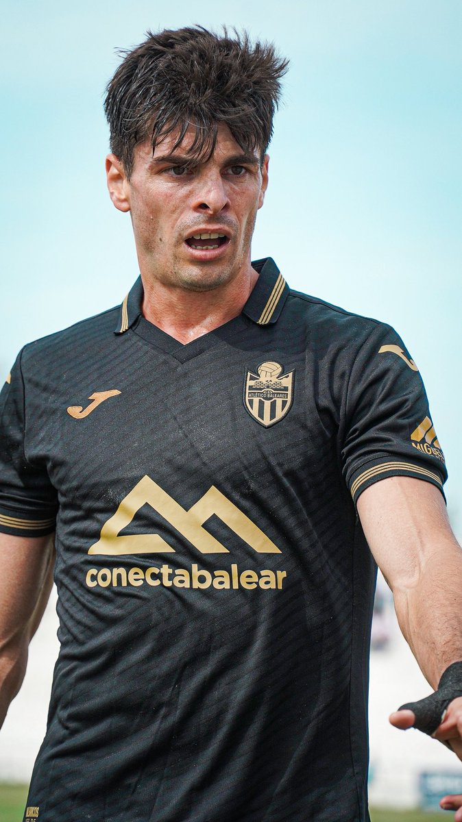 ATBxtra's tweet photo. 🗣️ @guillem_casti17 en declaracions a @deportescopebal:

“Jo a Ingo li donaria les gràcies per tot el que ha fet, però li diria que ha de fer una aposta i anar fins al final amb ella”.

“El futbol es la continuïtat dels projectes, tots necessiten temps per donar resultats”. https://t.co/59qV73cdeJ