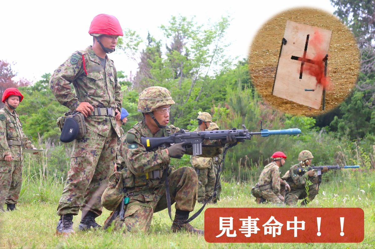 CampHimeji_PR's tweet photo. 【自衛官候補生日記⑱】
総合訓練シリーズ次はてき弾・手りゅう弾の訓練やで！てき弾射撃の衝撃の強さや、手りゅう弾を投げる難しさを実感したようやな〜！！射撃姿勢など、班長のアドバイスをしっかり聞いて訓練に臨んでたで！みんな命中したかな？
#中部方面特科連隊姫路教育隊　#自衛官候補生 https://t.co/Efud3toSVv