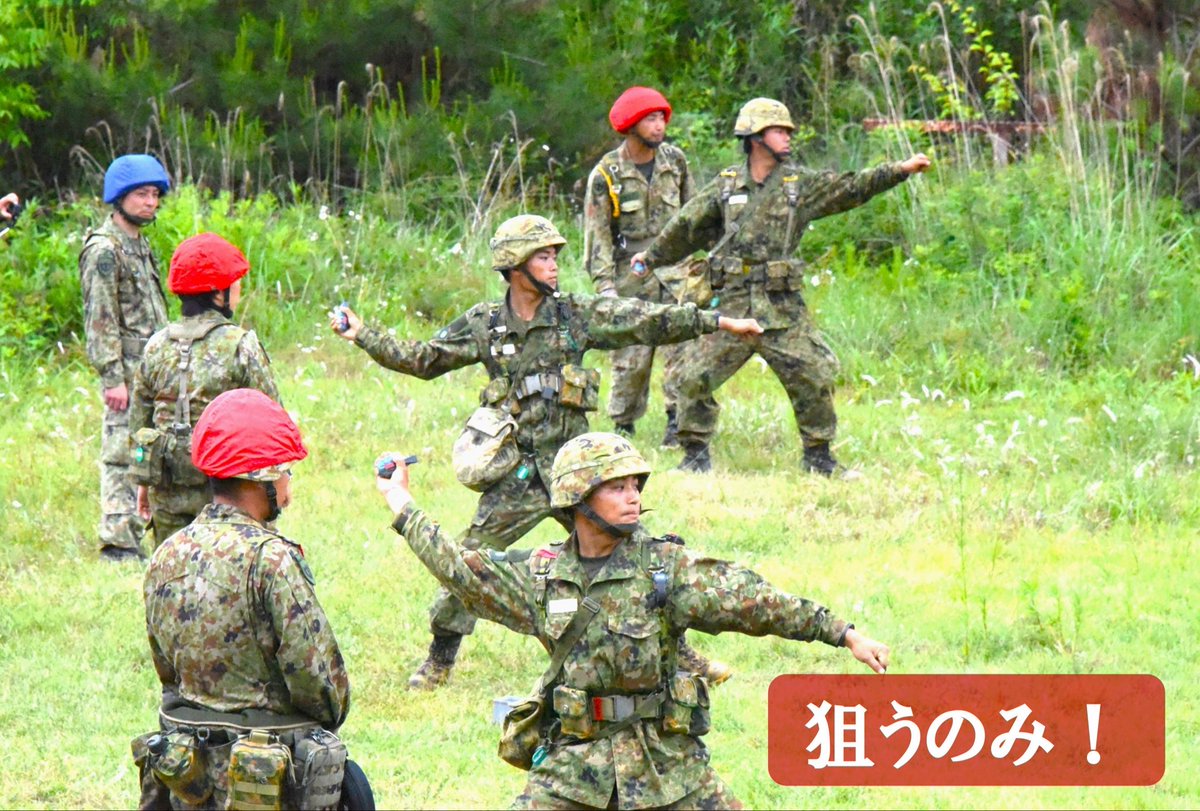 CampHimeji_PR's tweet photo. 【自衛官候補生日記⑱】
総合訓練シリーズ次はてき弾・手りゅう弾の訓練やで！てき弾射撃の衝撃の強さや、手りゅう弾を投げる難しさを実感したようやな〜！！射撃姿勢など、班長のアドバイスをしっかり聞いて訓練に臨んでたで！みんな命中したかな？
#中部方面特科連隊姫路教育隊　#自衛官候補生 https://t.co/Efud3toSVv