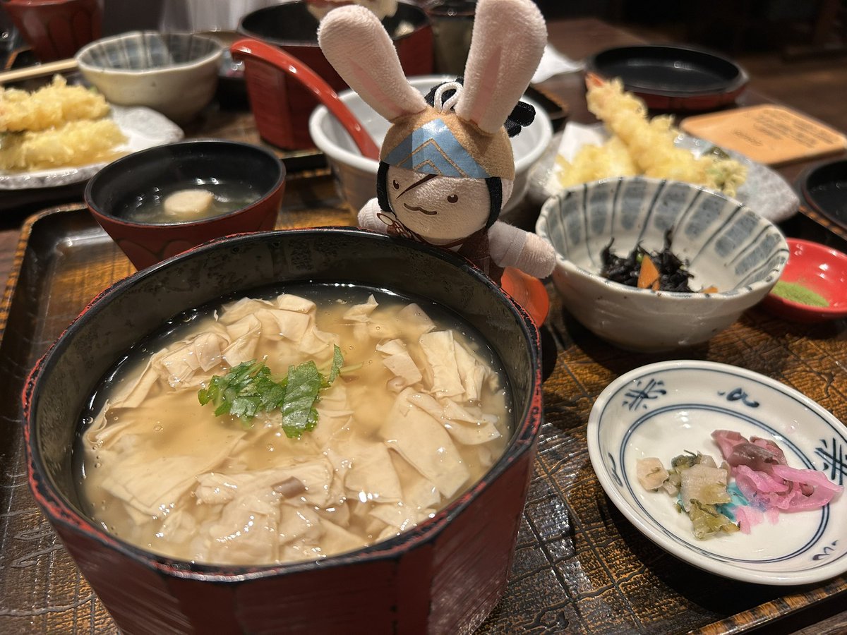 reinceput's tweet photo. ガトうさ「これがウワサのユバか？」 https://t.co/X2gFWi7R1U
