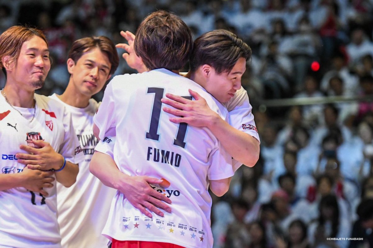 SagaBallooners's tweet photo. 【LAST RUNWAY #11 ～FINAL FLIGHT～】昨日(6/3)開催された、#西村文男 選手の引退試合に、佐賀バルーナーズから #内尾聡理 選手が参加いたしました🤝🏻🎈

西村選手を想う多くの方々の気持ちが詰まった、温かく素敵な引退試合の様子を動画や写真で拝見し、改めてその偉大なキャリアに敬意を表します🎖️そして、来シーズンよりアドバイザリーコーチとして新たな一歩を踏み出される西村コーチの今後が、実り多く素晴らしいものとなりますことを心より願っております🛫❤️‍🔥

#佐賀バルーナーズ #千葉ジェッツ #西村文男 選手 #LASTRUNWAY11
