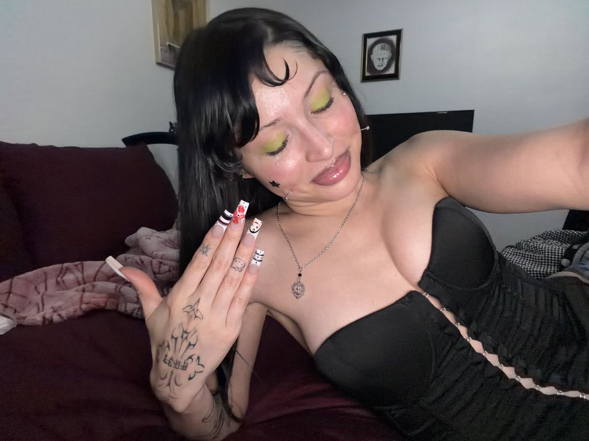 wokeupsexier's tweet photo. green for abundance💲 https://t.co/qA1ntYK6mG