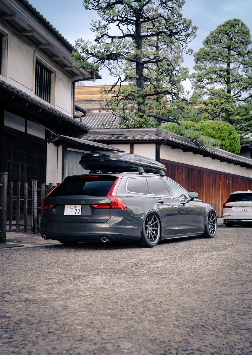 cm70072's tweet photo. 丸車でもバラ売りでも良いので買って下さいw
volvoのエアサスとホイール、ルーフボックス、キャリアなど買い手募集中。

#volvo
#v90
#ボルボ
#買い手募集 https://t.co/2UIxRy6MCz