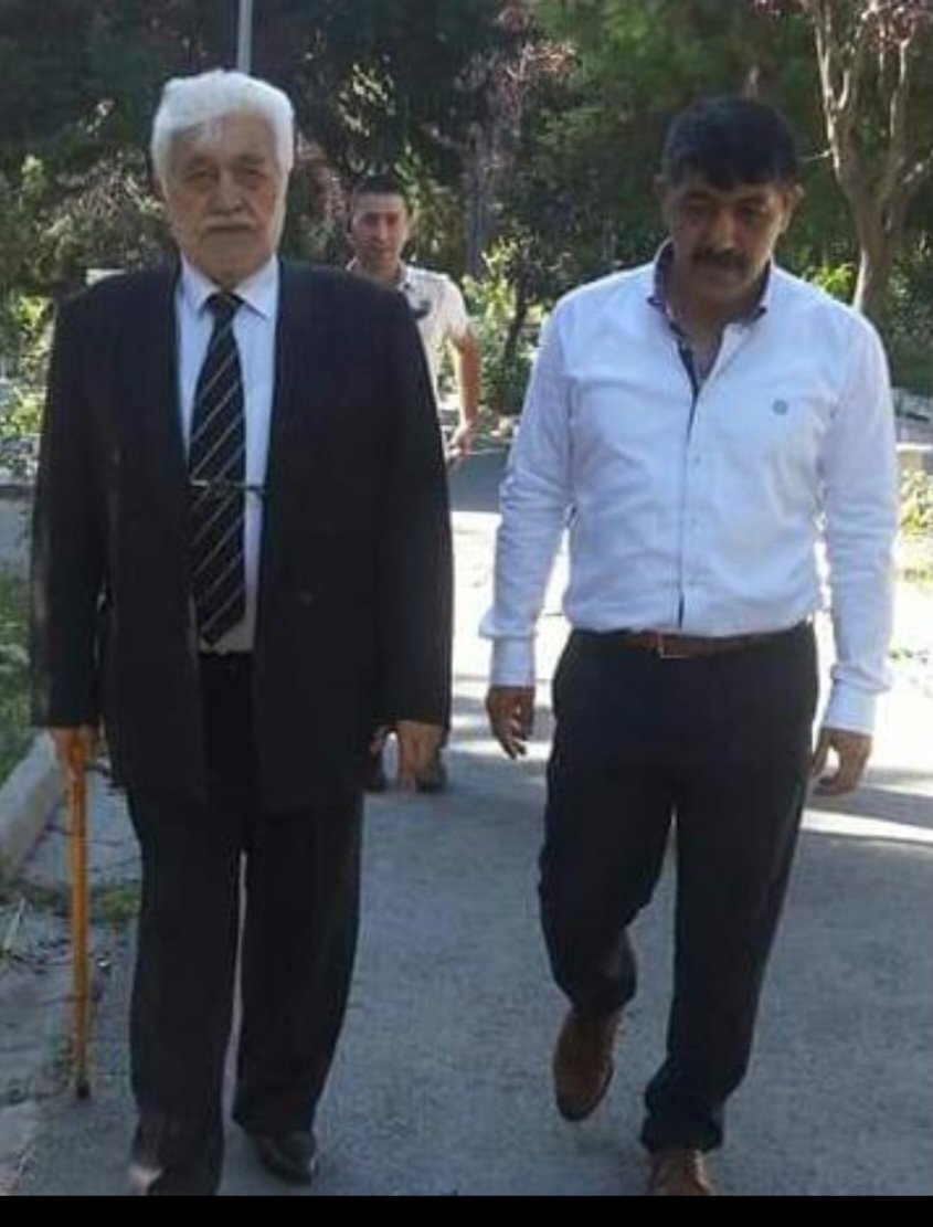 MetinYAZAR2's tweet photo. Kün Fe Yekûn emri ile başlayan, İnnâ lillâhi ve innâ ileyhi râciûn emri üzere 81 yıllık geçici dünya ömrünü tamamlayan YAZAR ailemizin Ak saçlısı medarî iftiharımız. Iğdır İli ve ilçeleri Kültür ve Dayanışma Derneğinin İlk kurucu Başkanı Babam Hacı Fettah YAZAR İlahi emire uyarak uçmağa varmıştır.

Not: Cenazemiz cuma namazına  müteakiben Zeytinburnu İmam Caferi Sadık Camiinde kalkacaktır.
Zeytinburnu Kazlıçeşme Aile Mezarlığına defnedilecektir.