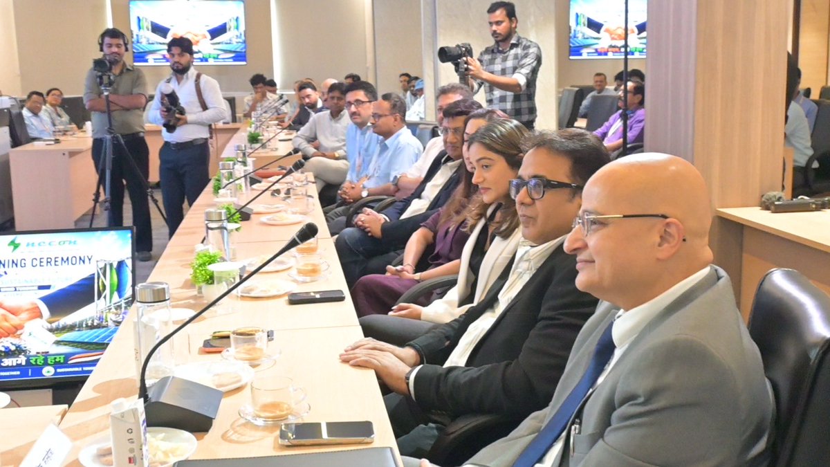 celbharat's tweet photo. CEL ने renewable energy sector में एक महत्वपूर्ण कदम बढ़ाते हुए NECON Energy के साथ Vertical Axis Wind Turbine Systems (VWTS) हेतु agreement sign किया। 🌿⚡

@ChetanJain4572 के नेतृत्व में CEL ने इस project को concept stage से agreement stage तक रिकॉर्ड समय में निष्पादित किया है। https://t.co/GkI8a8hDbj